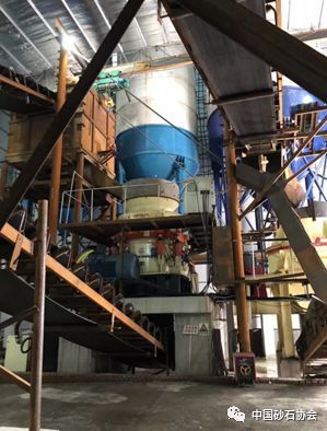 德都高速9、10標(biāo)項目部骨料加工車間正式投產(chǎn)，每小時產(chǎn)量達(dá)400立方米